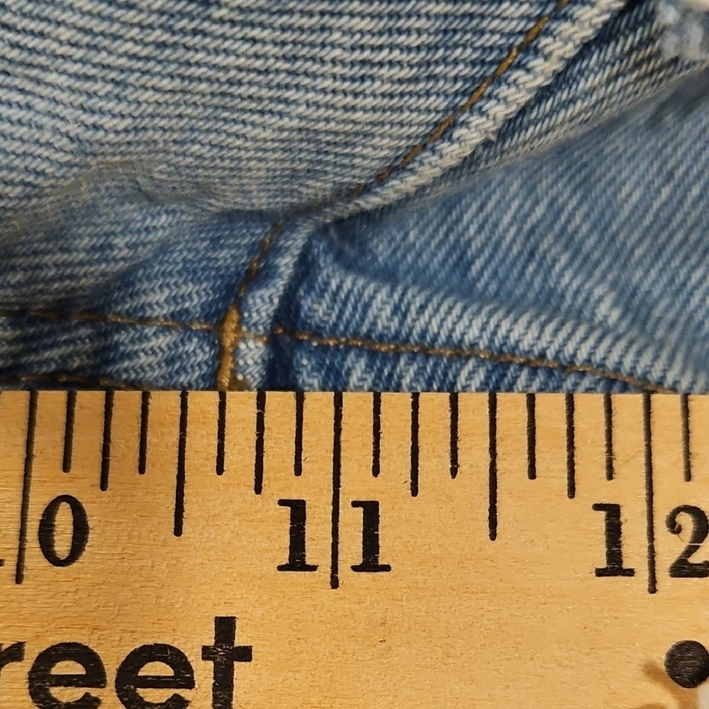 Madewell Relaxed Denim Shorts- 4 Button Fly- Distressed- Size 26 - Picture 4 of 8